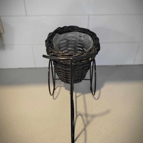 Romantic Metal Bicycle Bike Flower Pot Basket Vase Display Home Garden - Picture 2 of 3